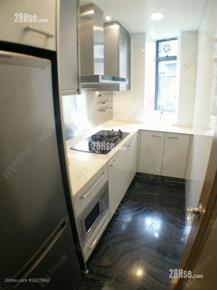 Yoho Midtown Rental 3 Bedrooms , 2 Bathrooms 693 ft²