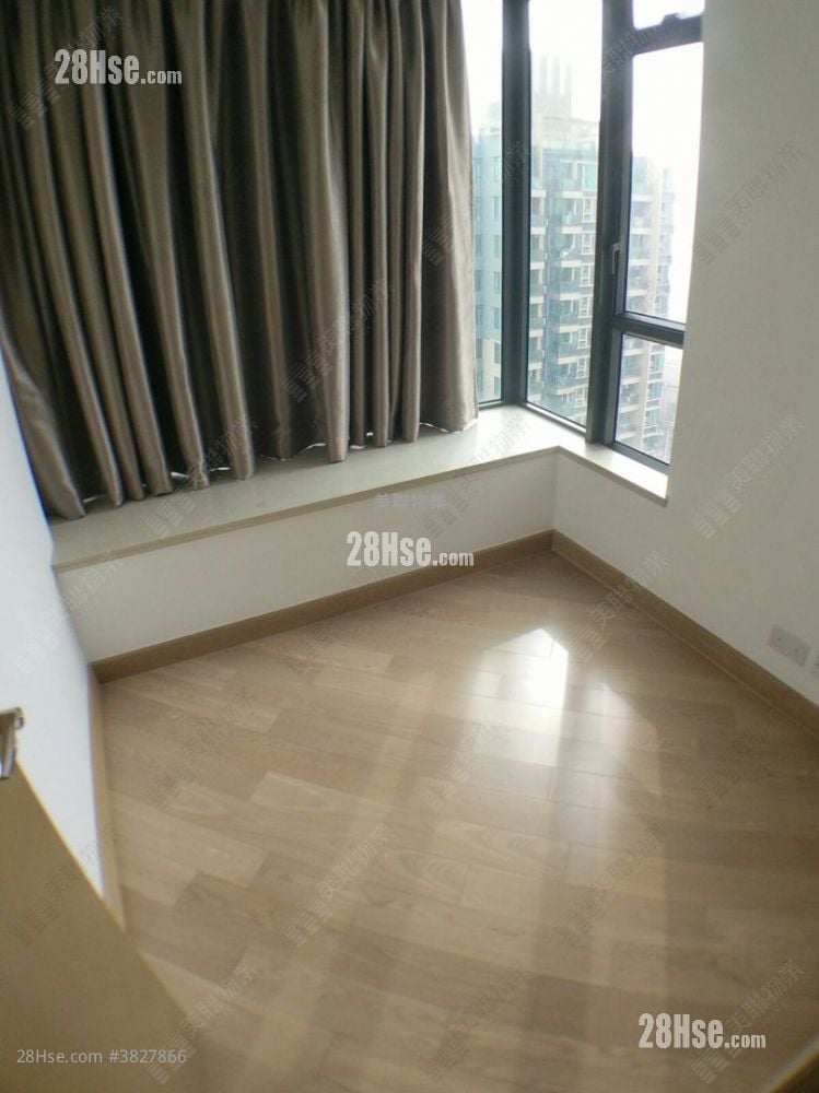 Yoho Midtown Rental 3 Bedrooms , 2 Bathrooms 693 ft²