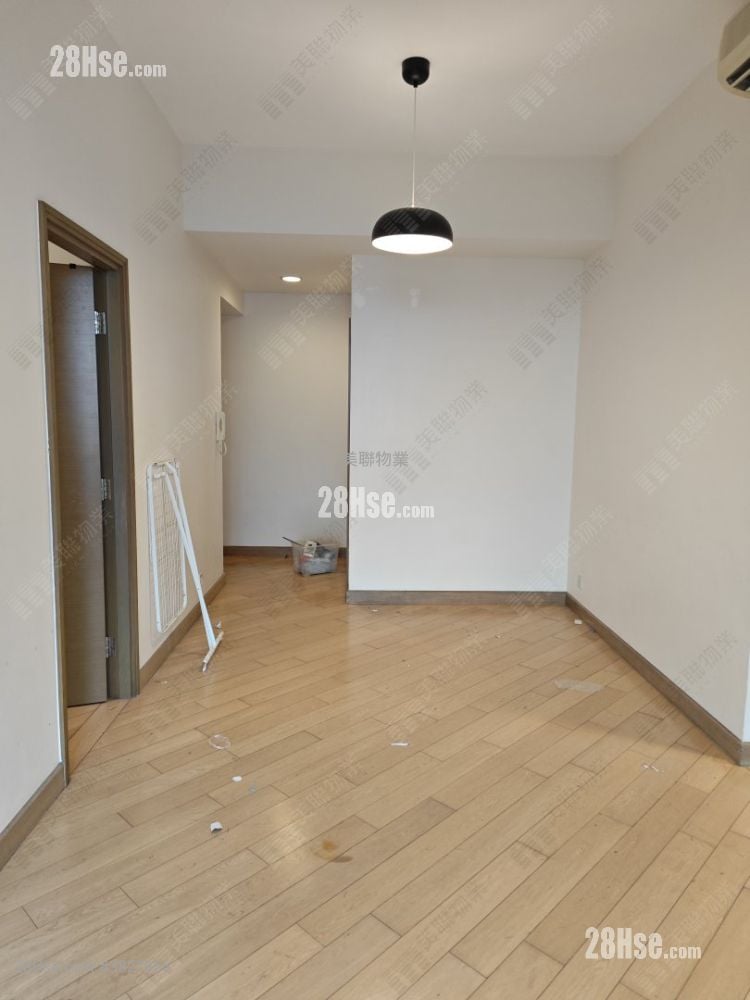 Yoho Midtown Rental 3 Bedrooms , 2 Bathrooms 693 ft²