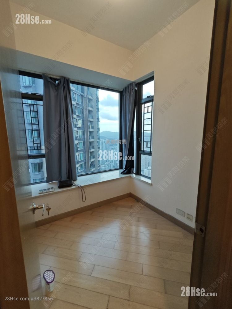 Yoho Midtown Rental 3 Bedrooms , 2 Bathrooms 693 ft²