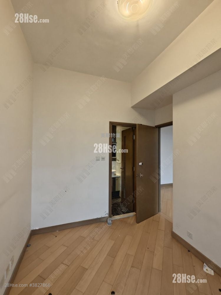 Yoho Midtown Rental 3 Bedrooms , 2 Bathrooms 693 ft²