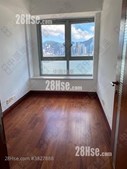 君臨天下 售盤 3 房 , 3 浴室 1,049 平方呎