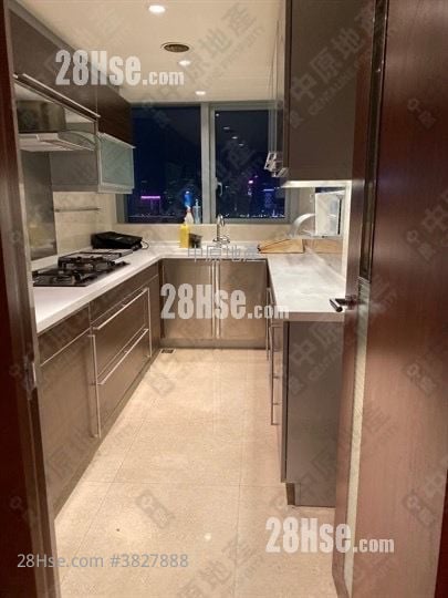 君臨天下 售盤 3 房 , 3 浴室 1,049 平方呎