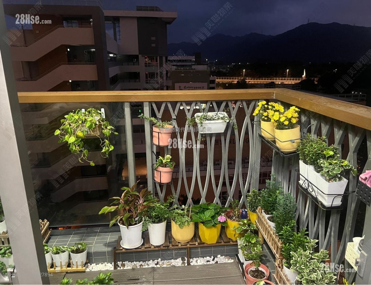 balcony: Emerald Green Sell 3 Bedrooms , 2 Bathrooms 822 ft²