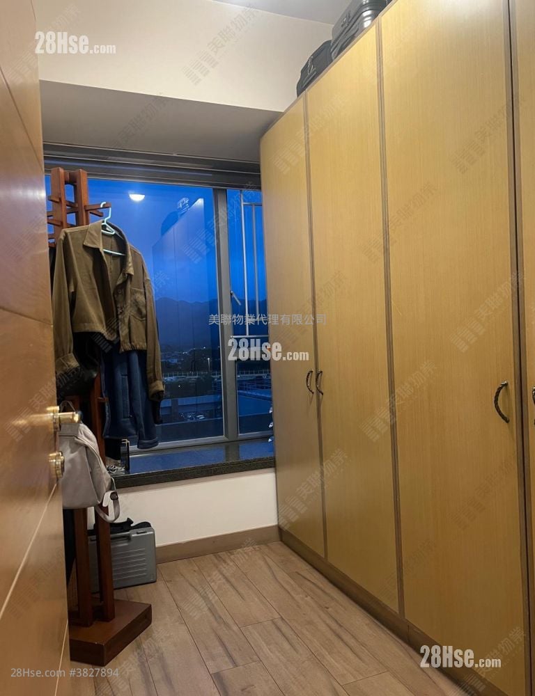 bedroom 1: Emerald Green Sell 3 Bedrooms , 2 Bathrooms 822 ft²