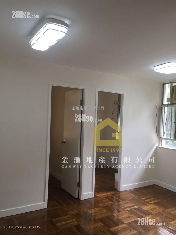 Lung Poon Court Sell 2 Bedrooms , 1 Bathroom 383 ft²