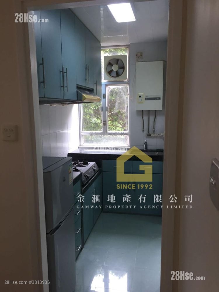 Lung Poon Court Sell 2 Bedrooms , 1 Bathroom 383 ft²