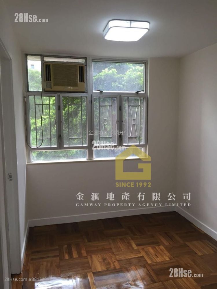 Lung Poon Court Sell 2 Bedrooms , 1 Bathroom 383 ft²