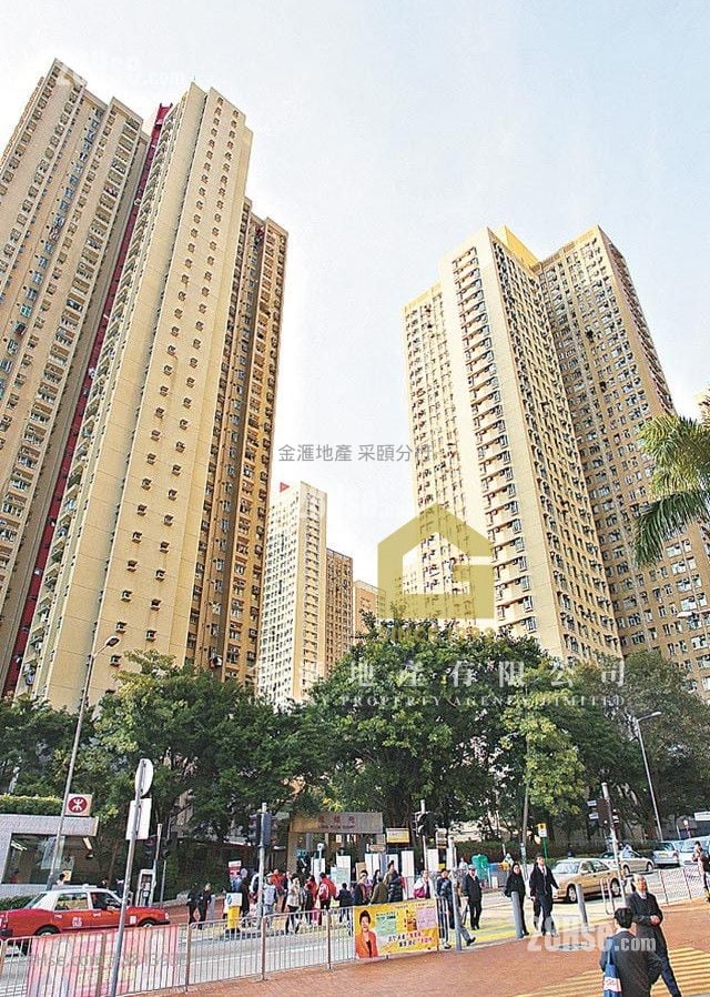 Lung Poon Court Sell 2 Bedrooms , 1 Bathroom 383 ft²