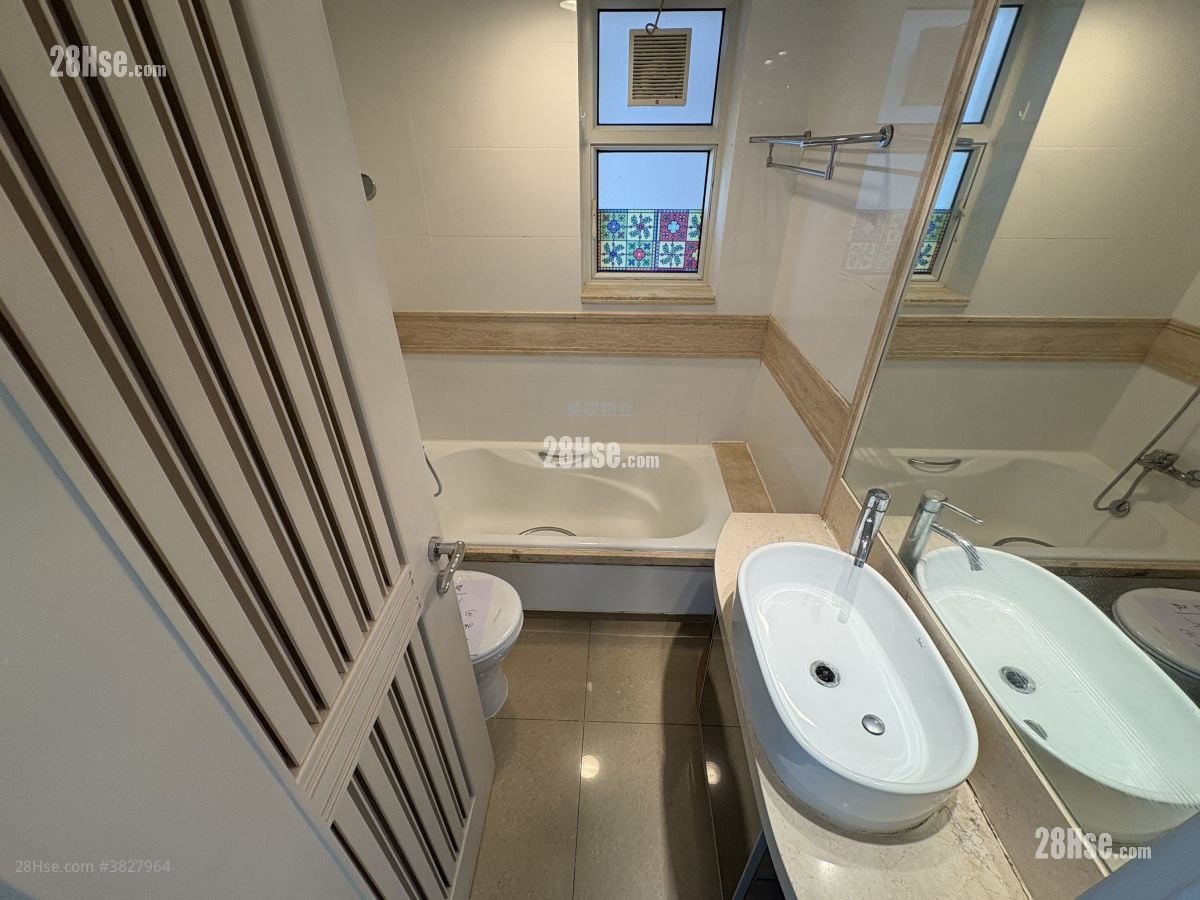 浴室: 栢慧豪園 售盤 3 房 , 2 浴室 712 平方呎