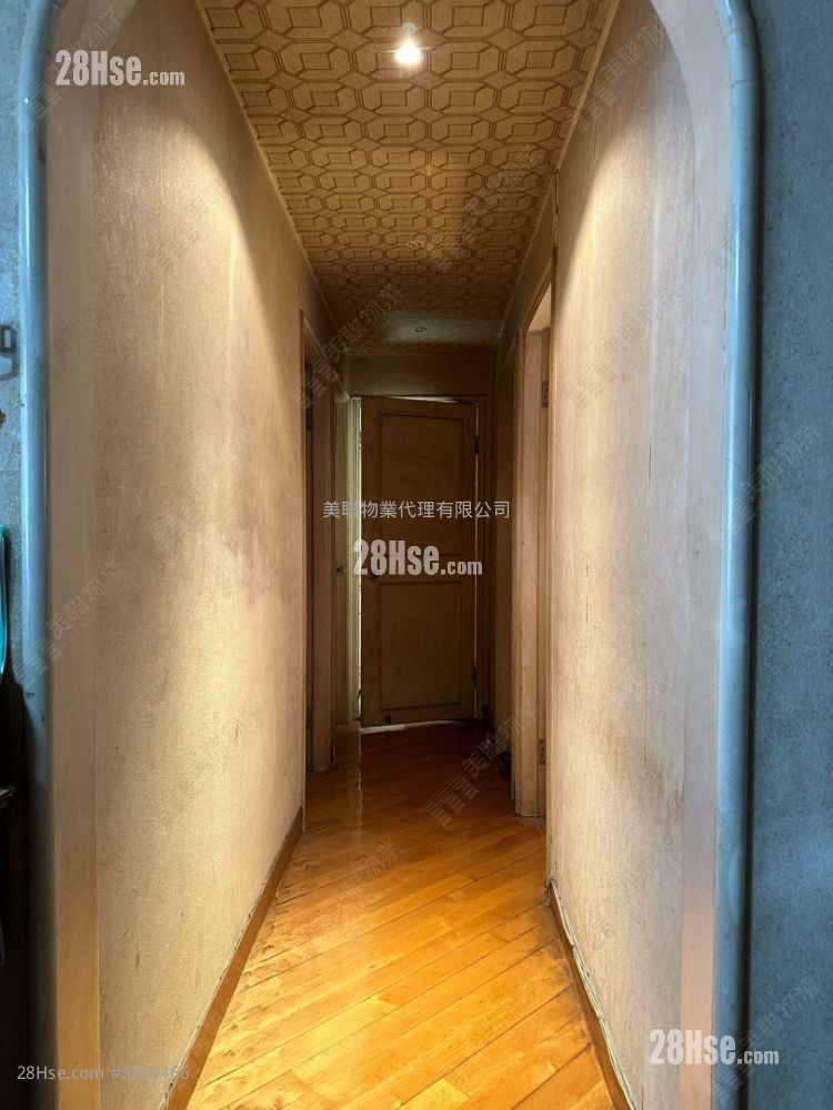Mei Foo Sun Chuen Sell 3 Bedrooms 903 ft²