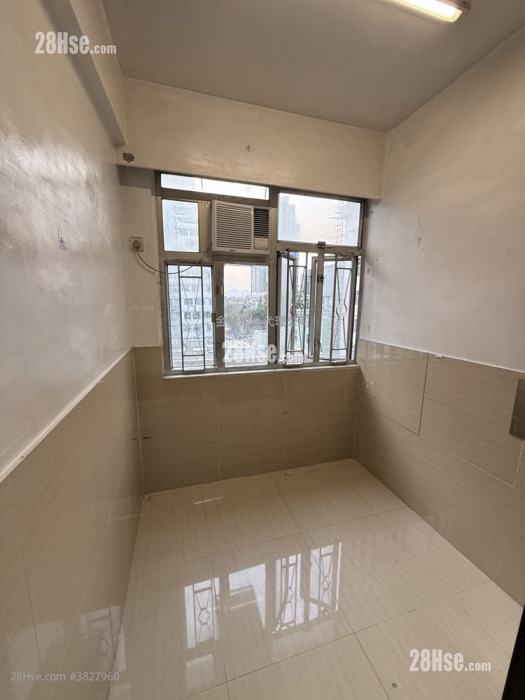 唐楼 租盘 150 平方尺