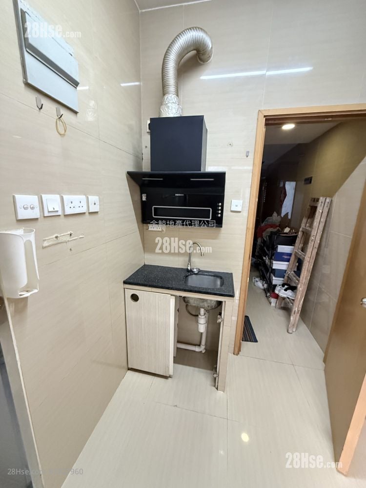 唐楼 租盘 150 平方尺