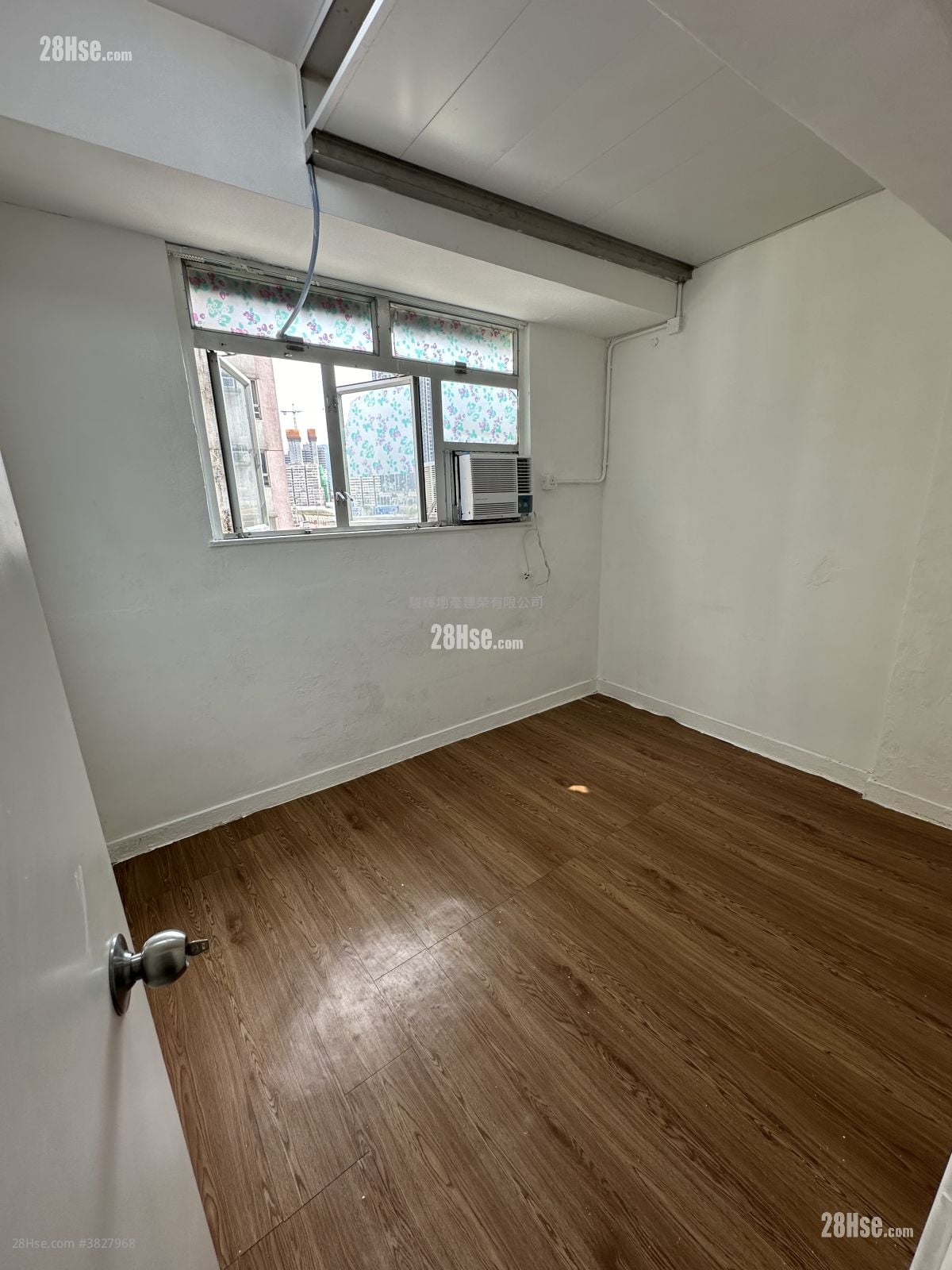 5 Pitt Street Rental 3 Bedrooms , 1 Bathroom 500 ft²