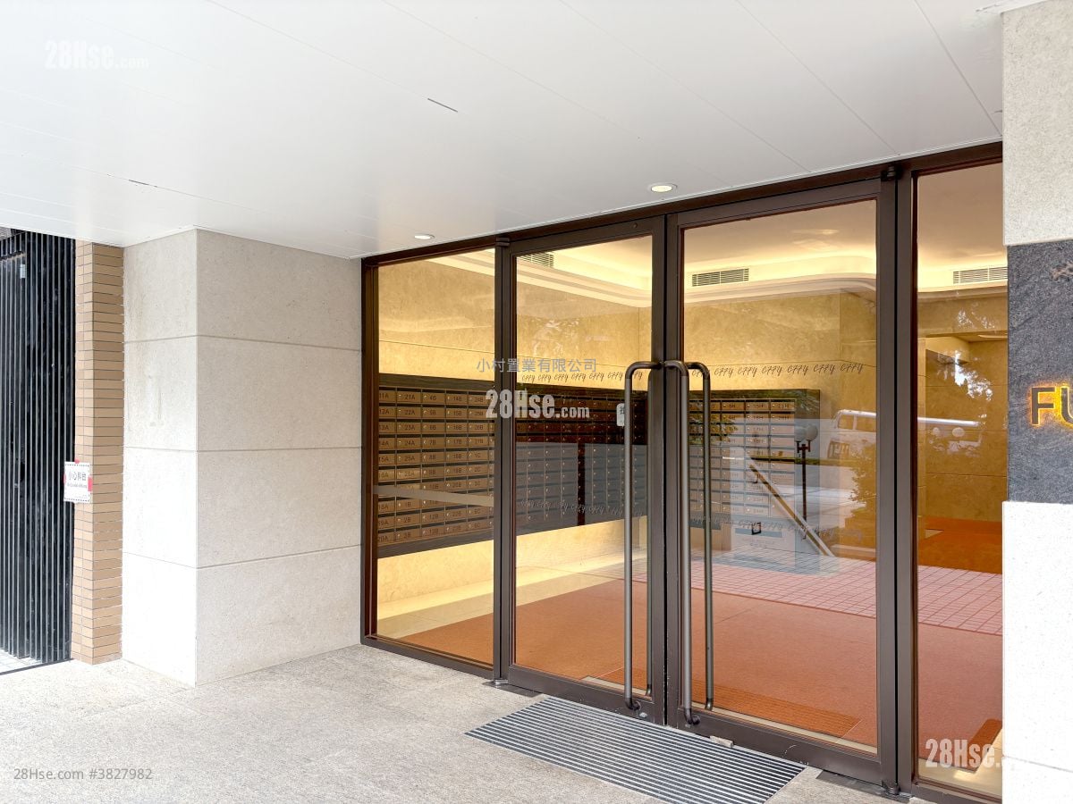 大廈入口: 置富花園 租盤 3 房 , 1 浴室 588 平方呎