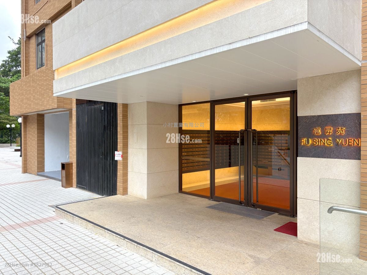 大廈入口: 置富花園 租盤 3 房 , 1 浴室 588 平方呎