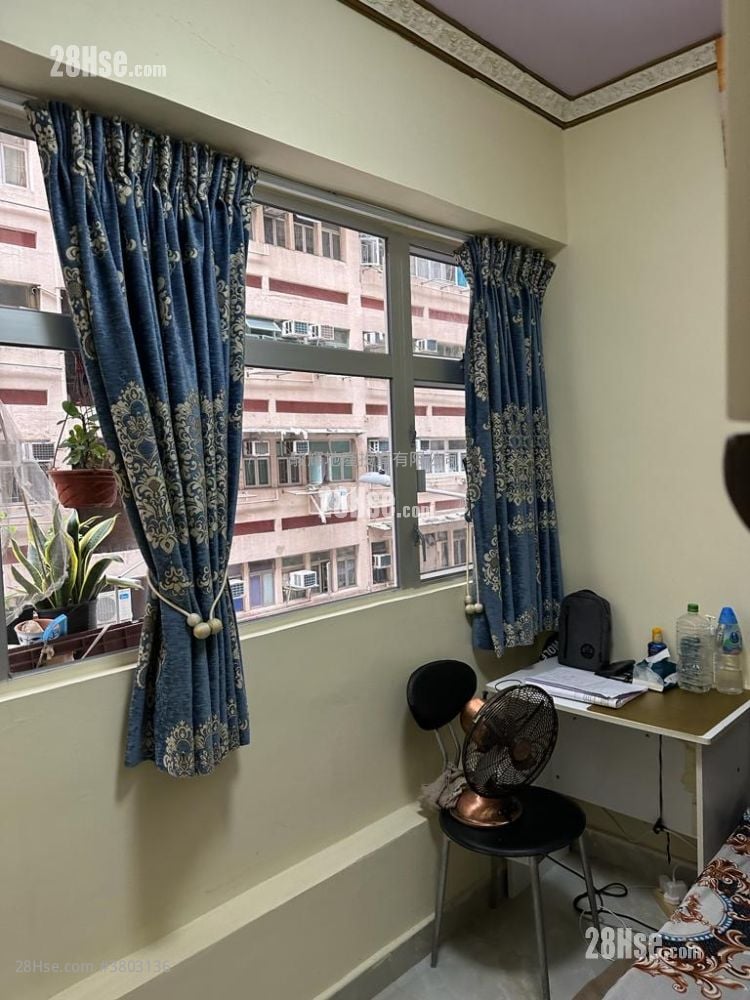 Man Yuen Building Sell 2 Bedrooms , 1 Bathroom