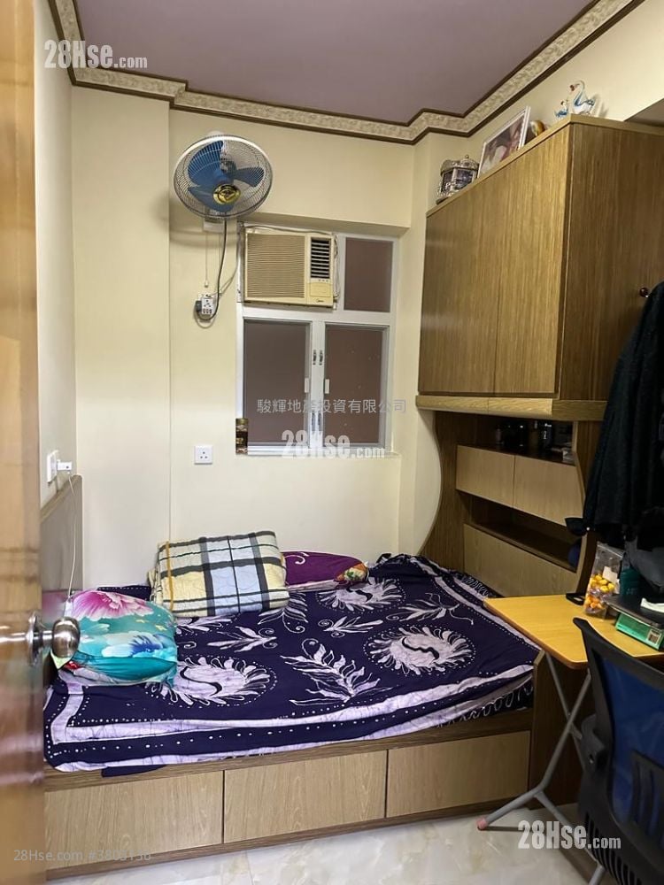 Man Yuen Building Sell 2 Bedrooms , 1 Bathroom