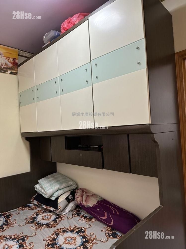Man Yuen Building Sell 2 Bedrooms , 1 Bathroom