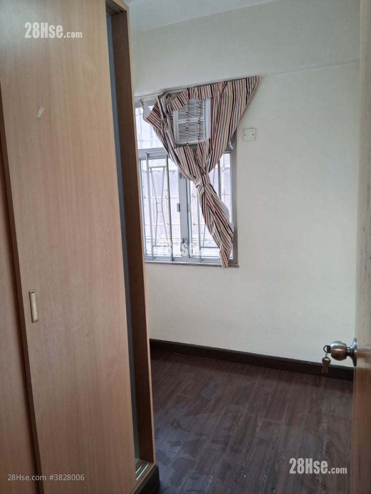 主人房: 有利楼 售盘 2 房 , 1 浴室 323 平方尺