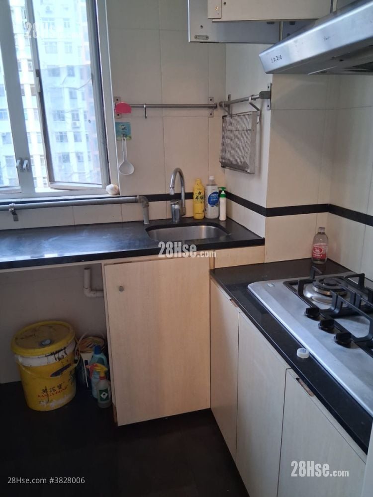 厨房: 有利楼 售盘 2 房 , 1 浴室 323 平方尺
