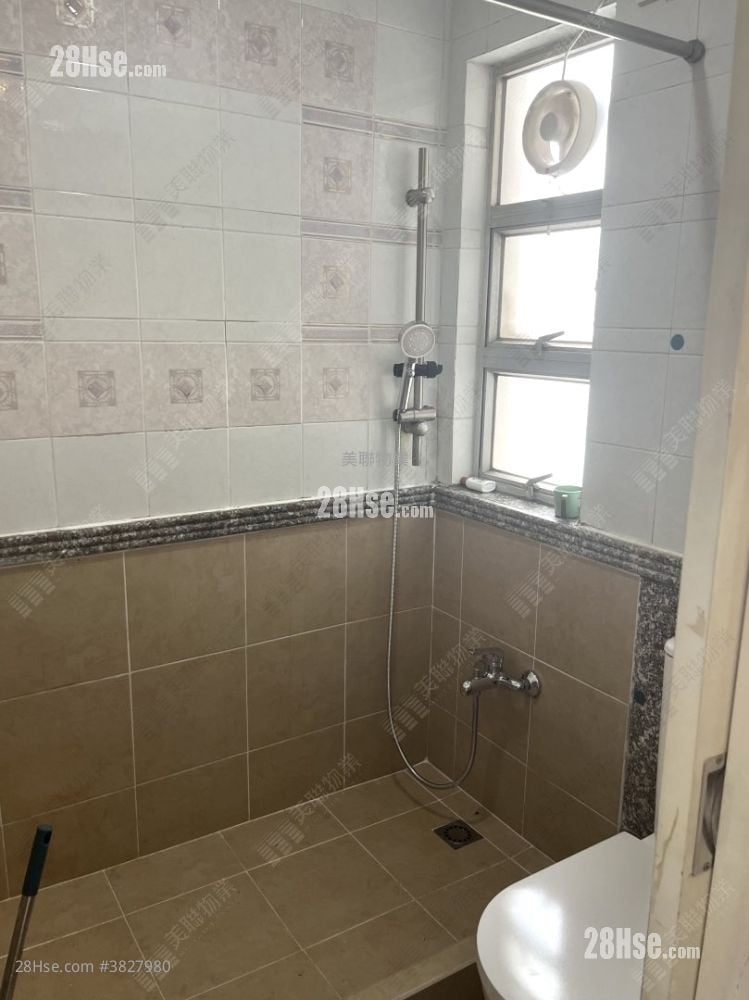 Kingswood Villas Rental 3 Bedrooms , 1 Bathroom 547 ft²