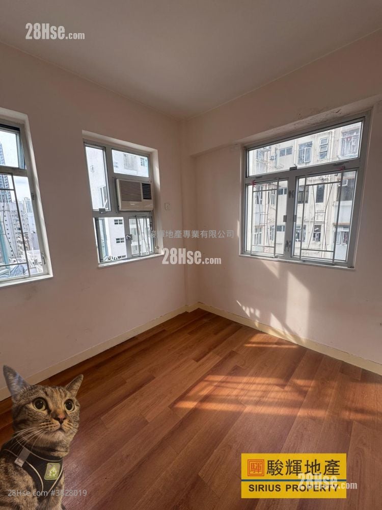 Shun King Building Rental 2 Bedrooms , 1 Bathroom 320 ft²
