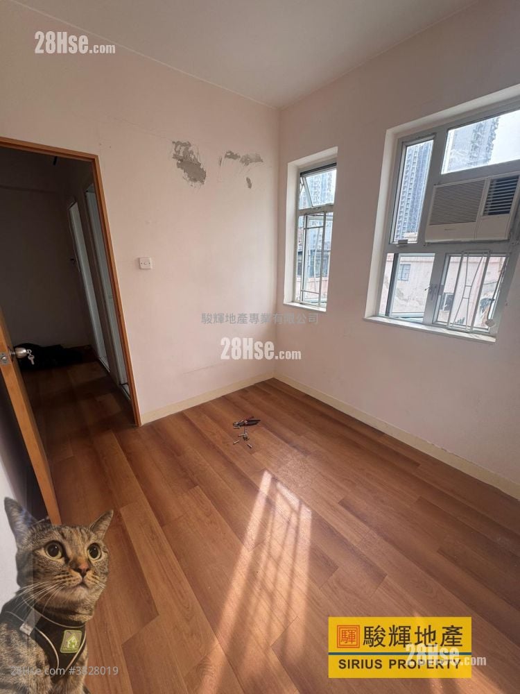 Shun King Building Rental 2 Bedrooms , 1 Bathroom 320 ft²