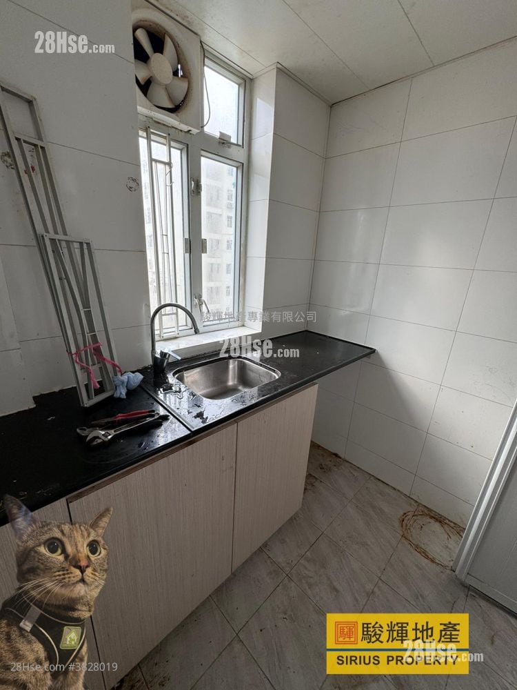 Shun King Building Rental 2 Bedrooms , 1 Bathroom 320 ft²