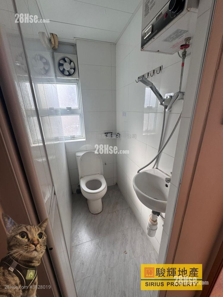 Shun King Building Rental 2 Bedrooms , 1 Bathroom 320 ft²
