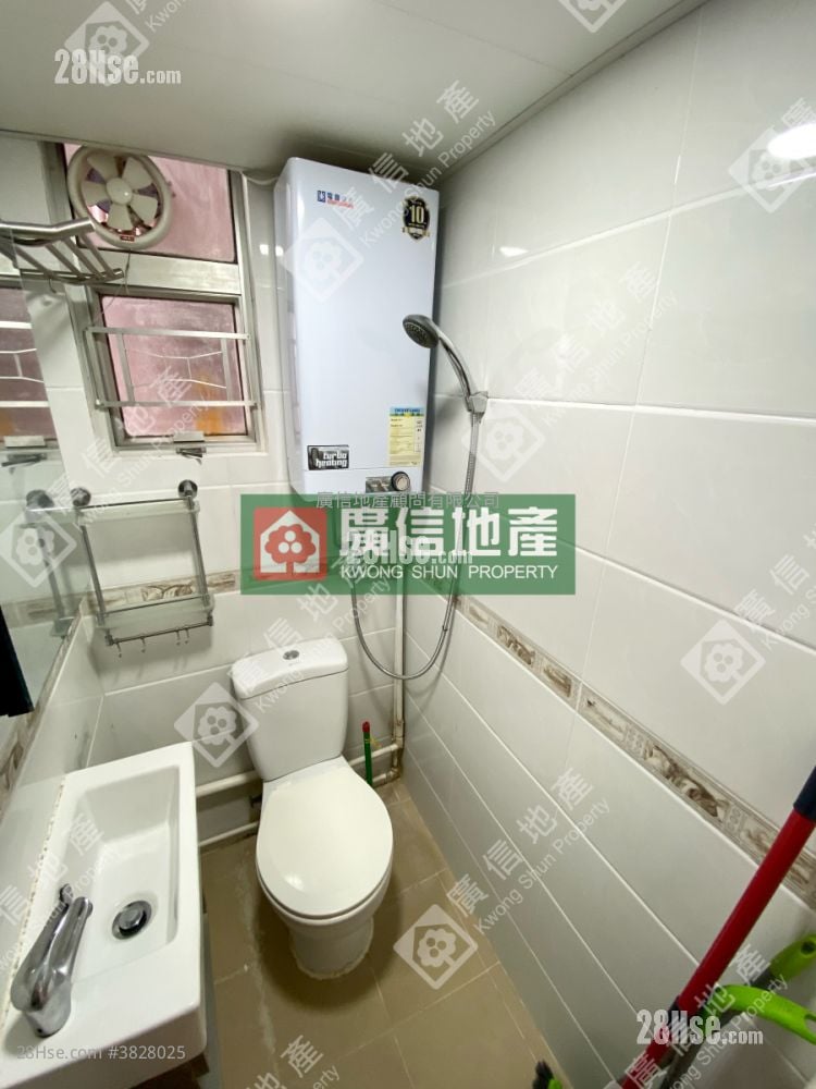 Shun King Building Sell 2 Bedrooms , 1 Bathroom 253 ft²
