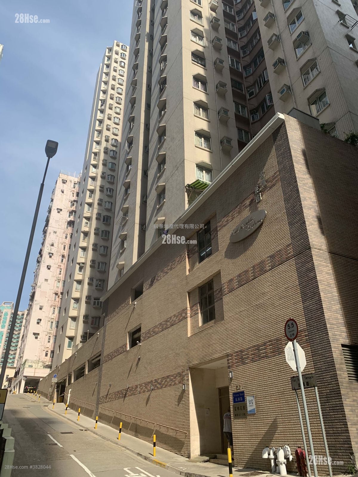 Full Wealth Gardens Rental 2 Bedrooms , 1 Bathroom 446 ft²