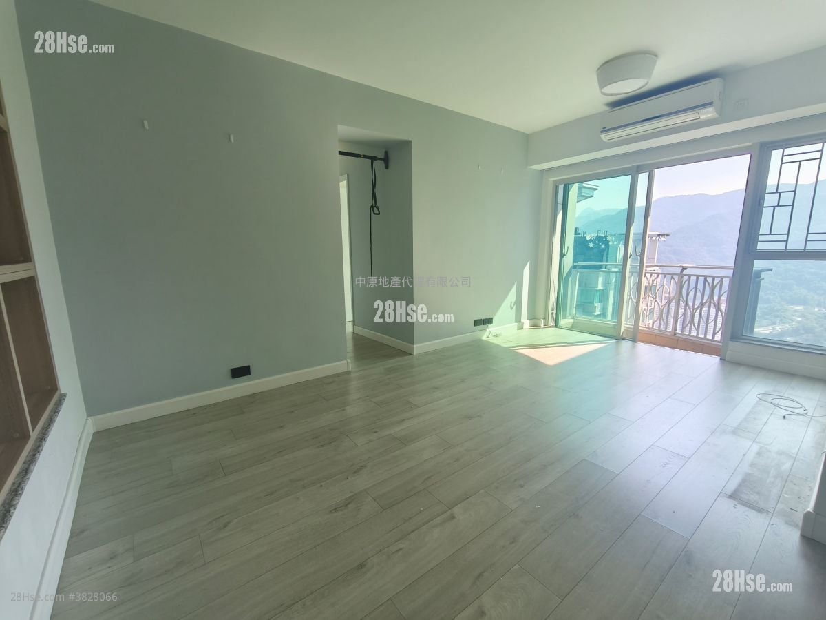 living room: Festival City Sell 3 Bedrooms 784 ft²