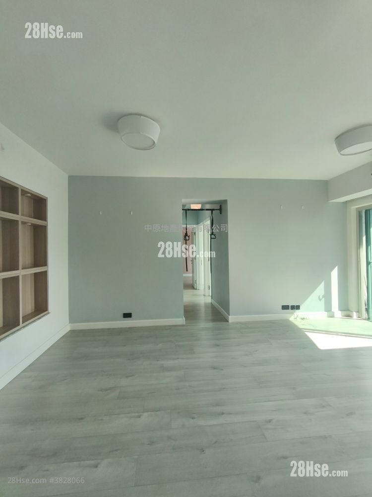 living room: Festival City Sell 3 Bedrooms 784 ft²