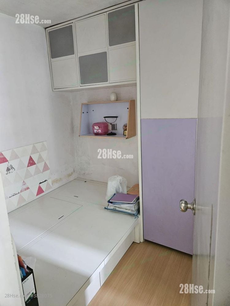 Hong Pak Court Sell 2 Bedrooms , 1 Bathroom 401 ft²