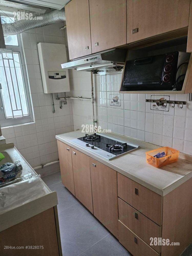 Hong Pak Court Sell 2 Bedrooms , 1 Bathroom 401 ft²