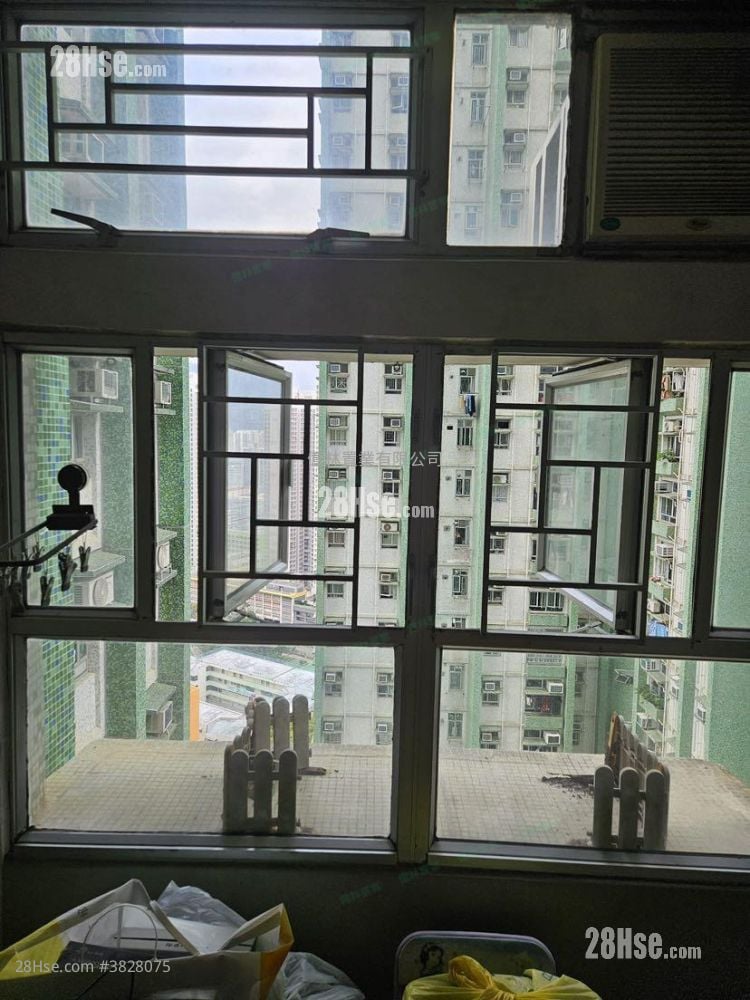 Hong Pak Court Sell 2 Bedrooms , 1 Bathroom 401 ft²