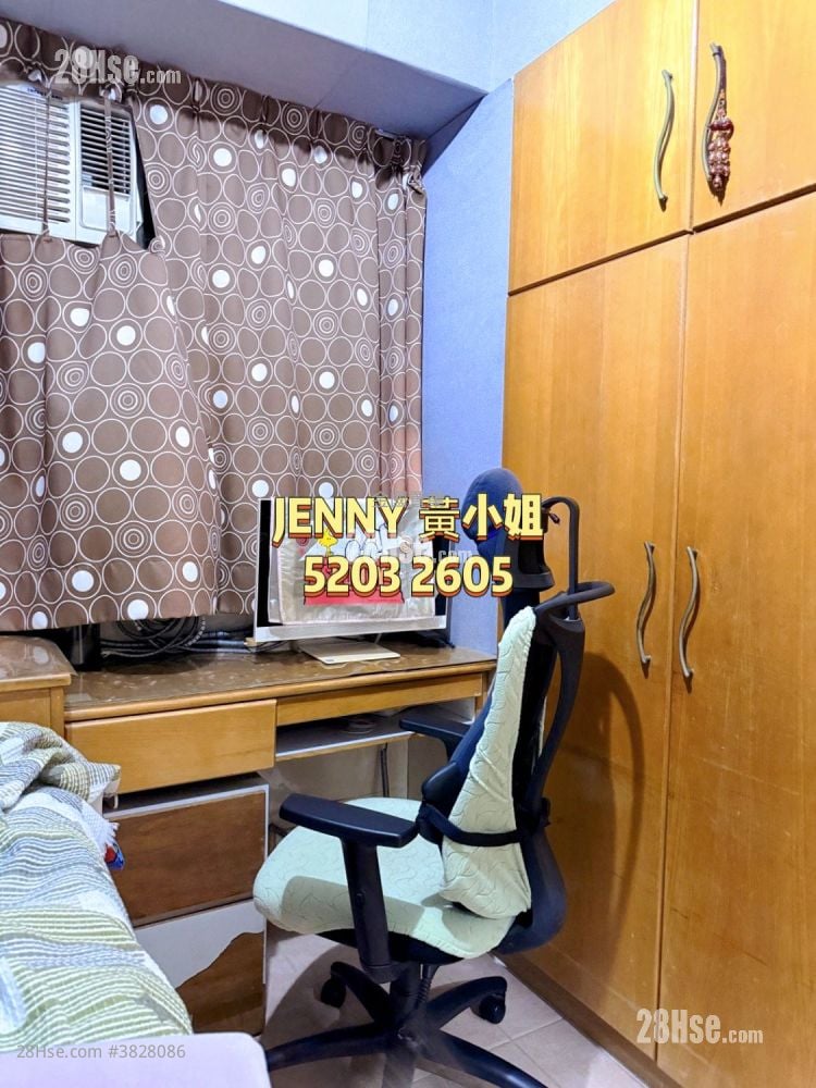 Tak Bo Building Sell 2 Bedrooms , 1 Bathroom 407 ft²