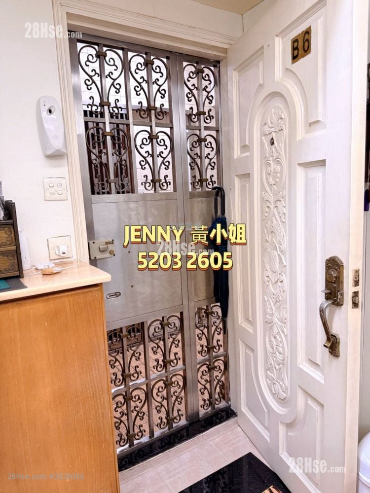 Tak Bo Building Sell 2 Bedrooms , 1 Bathroom 407 ft²