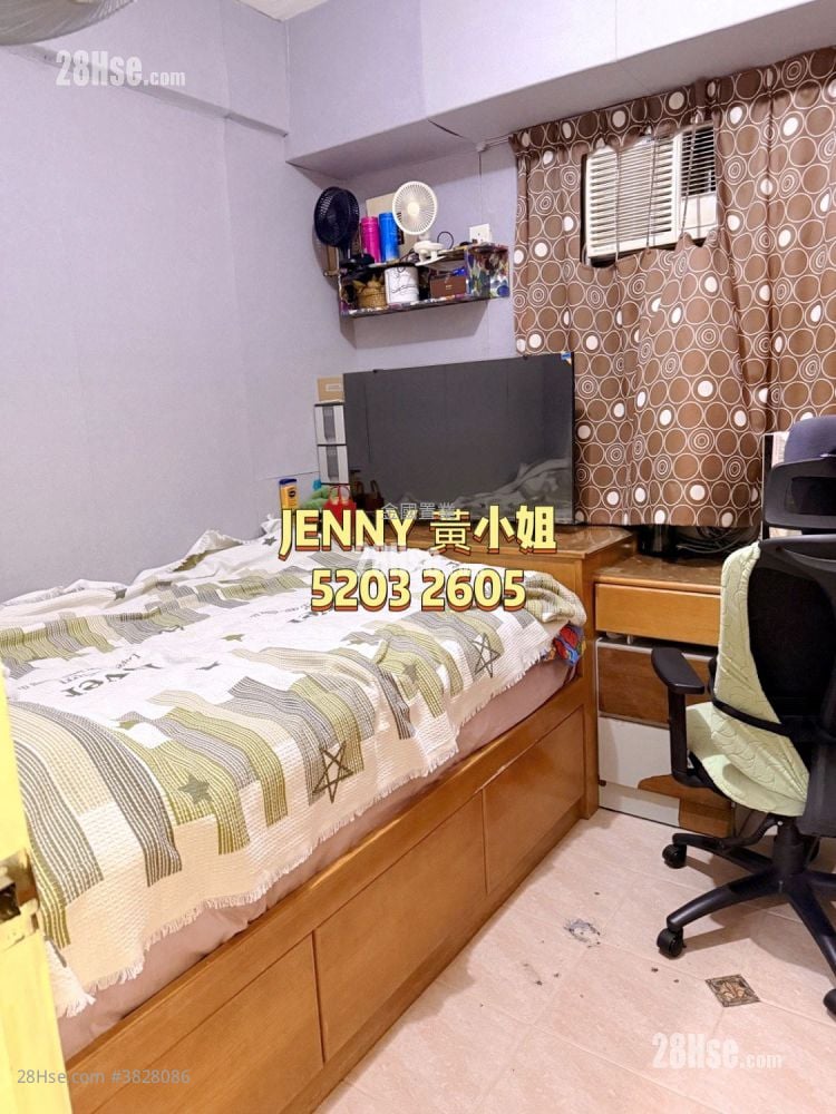 Tak Bo Building Sell 2 Bedrooms , 1 Bathroom 407 ft²