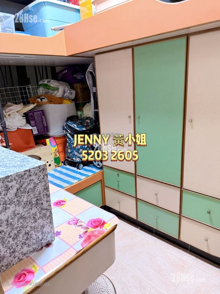 Tak Bo Building Sell 2 Bedrooms , 1 Bathroom 407 ft²