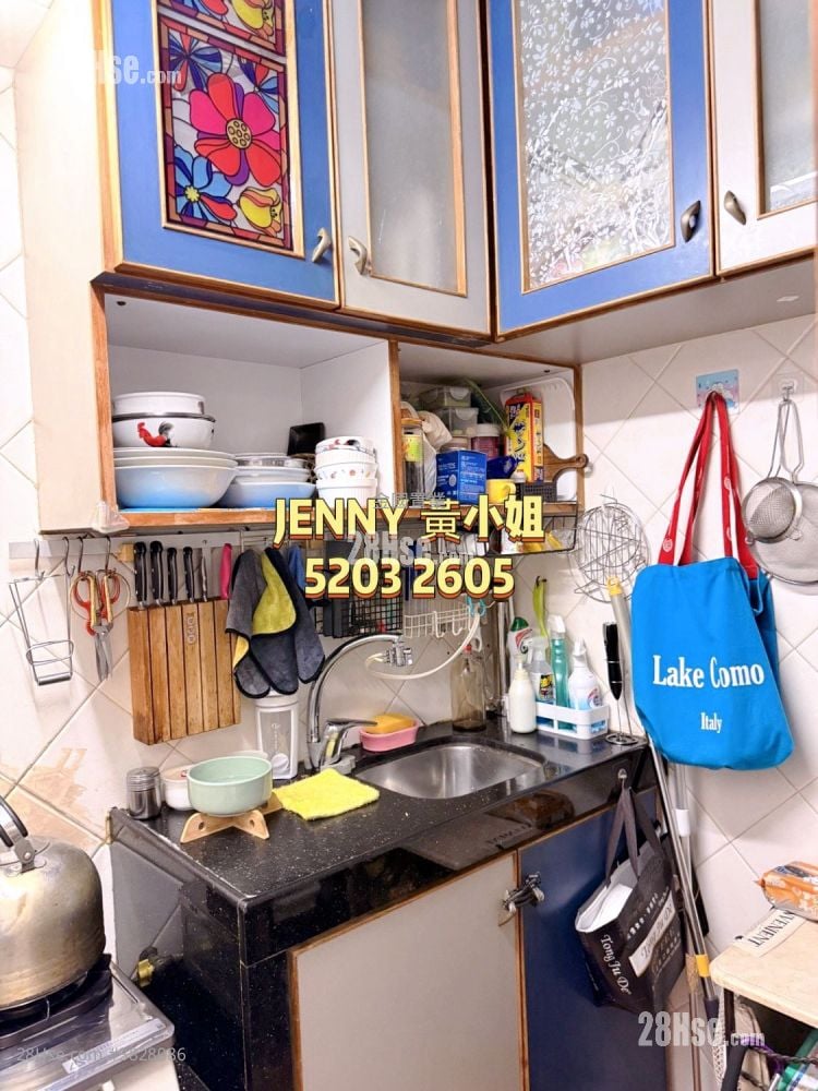 Tak Bo Building Sell 2 Bedrooms , 1 Bathroom 407 ft²