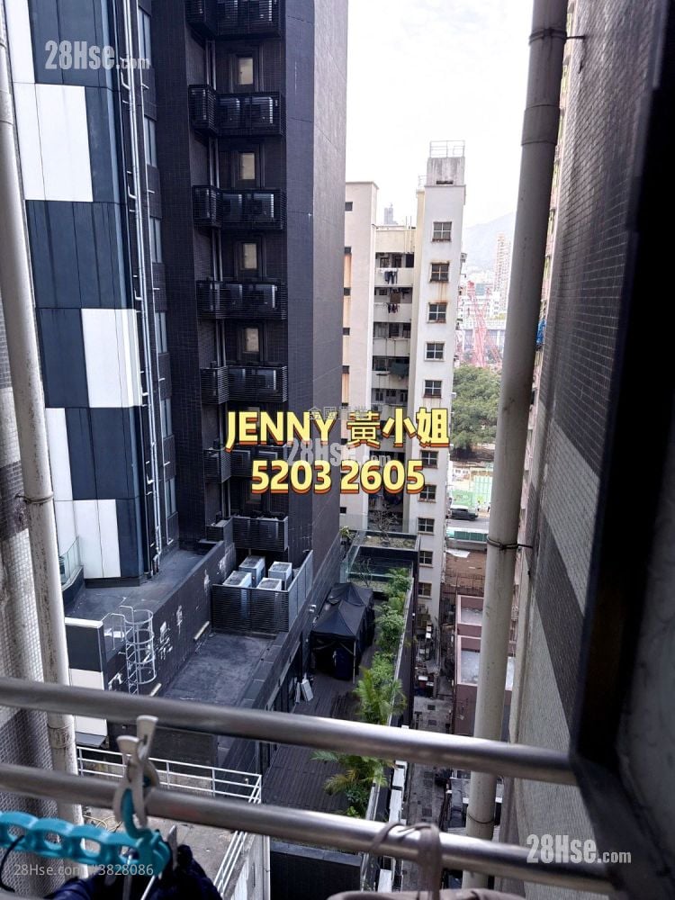 Tak Bo Building Sell 2 Bedrooms , 1 Bathroom 407 ft²