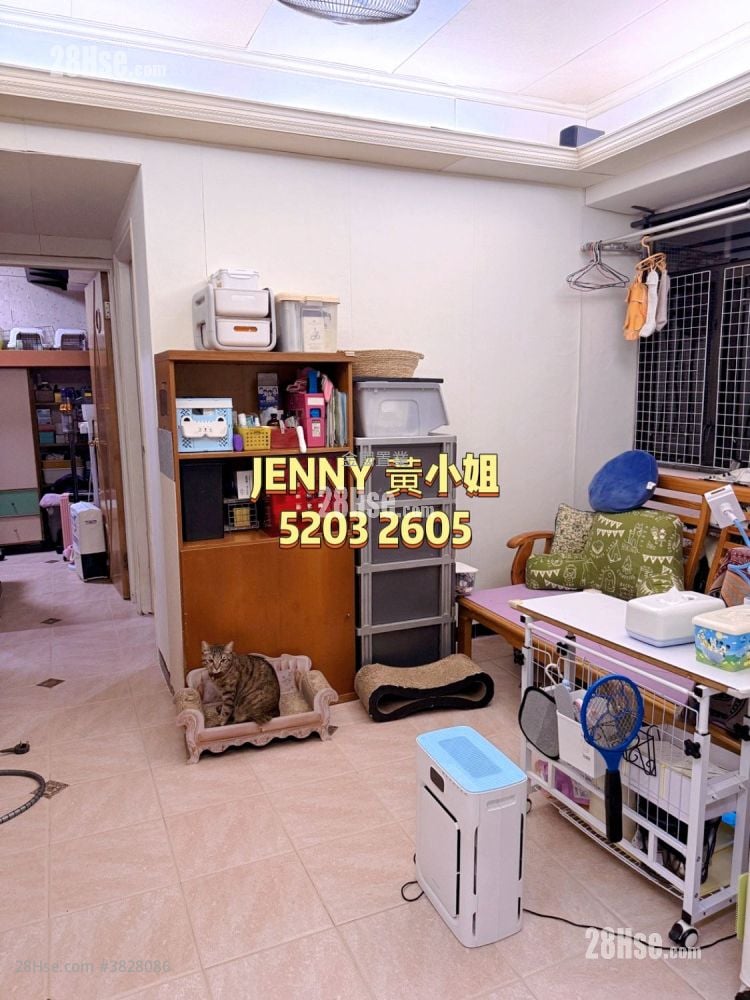 Tak Bo Building Sell 2 Bedrooms , 1 Bathroom 407 ft²