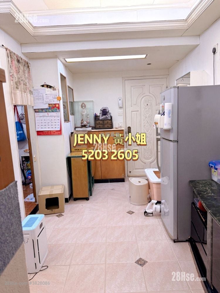 Tak Bo Building Sell 2 Bedrooms , 1 Bathroom 407 ft²