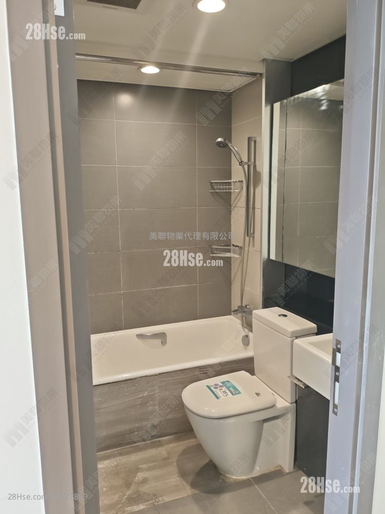 The Sparkle Sell 2 Bedrooms 515 ft²