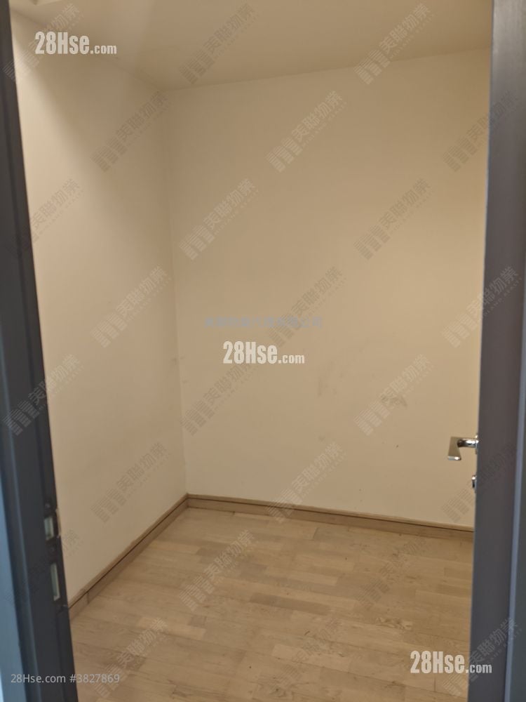 The Sparkle Sell 2 Bedrooms 515 ft²