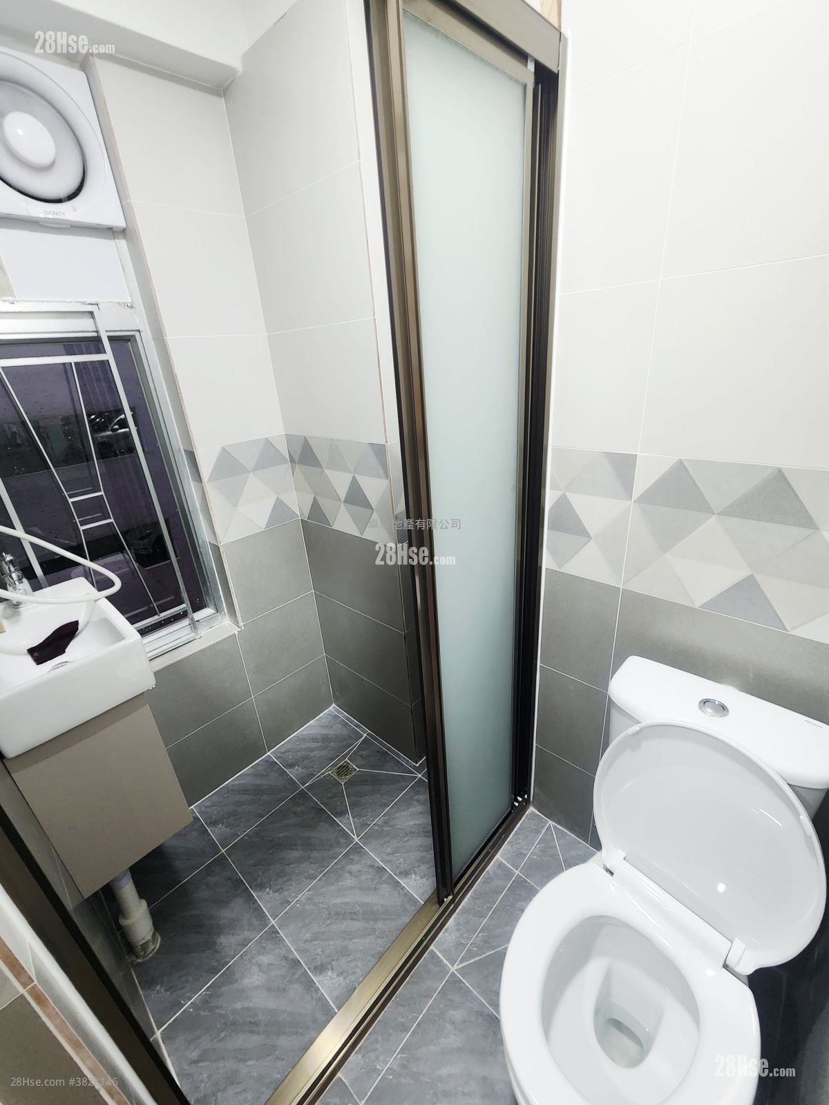 单幢楼房 租盘 130 平方尺