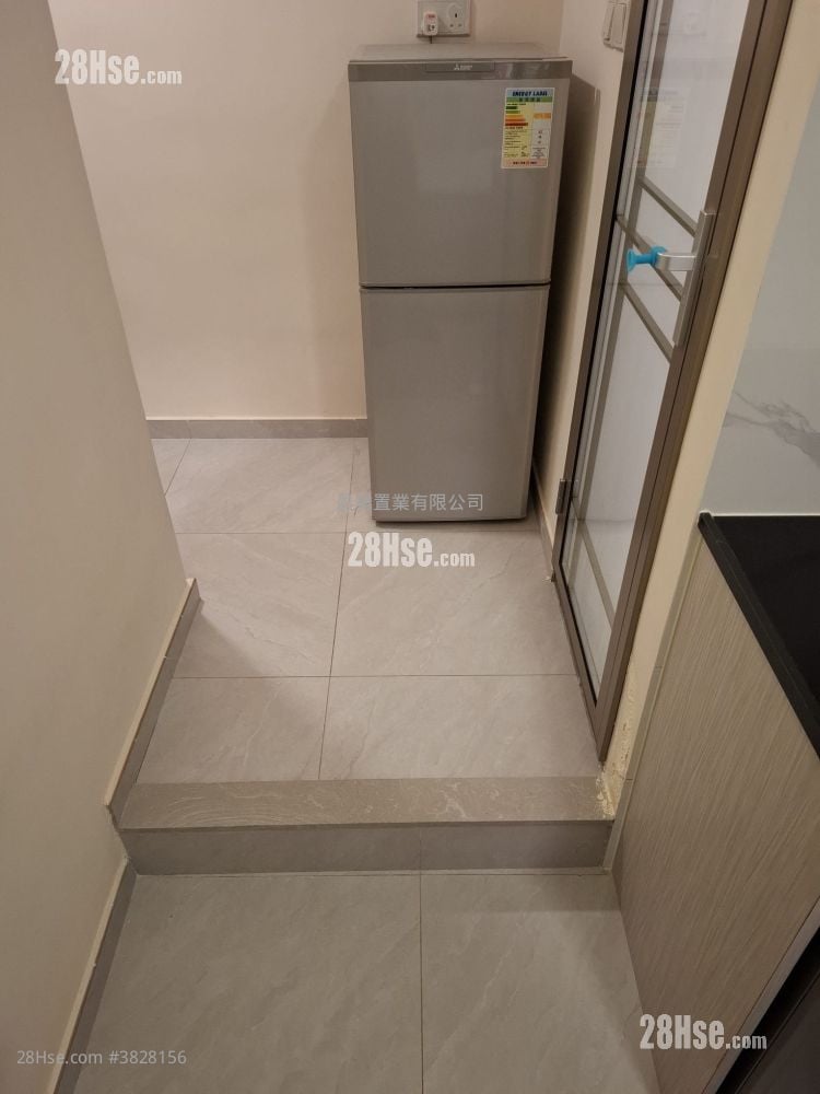 Island Building Rental Studio , 1 Bathroom 140 ft²