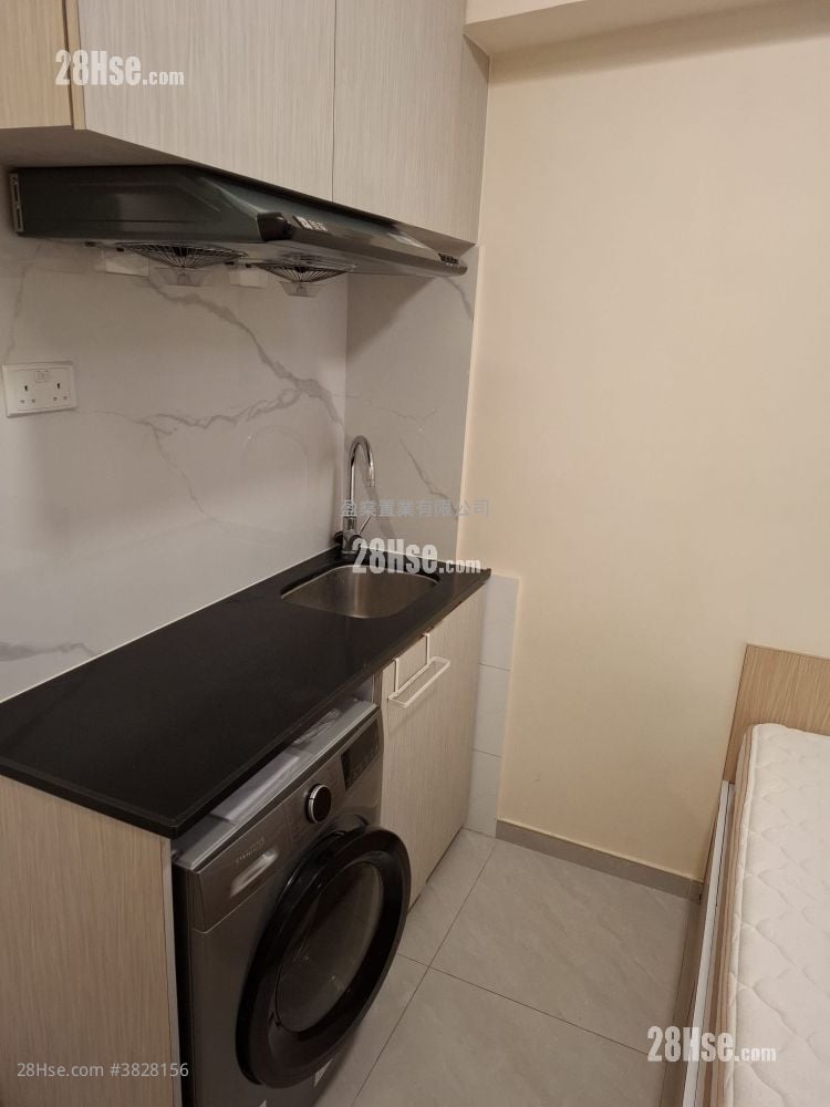 Island Building Rental Studio , 1 Bathroom 140 ft²